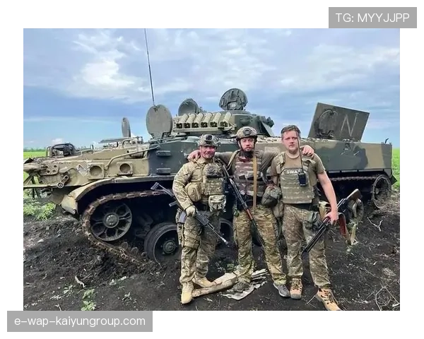 俄朝同步出击：基地+新兵营双炸，俄军边境增兵